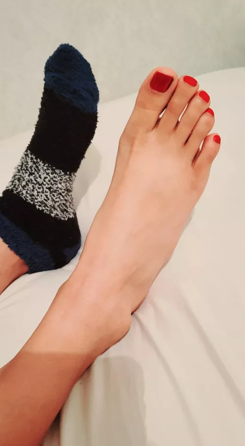 Red toes fuzzy socks 😍 [f] by SavannaPeach07