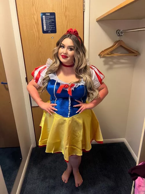 Snow White outfit for a themed party at the weekend. Who should I do some naughty sexy cosplay as? I love to dress up! 🍎👑 by JadeAmeliaCummings