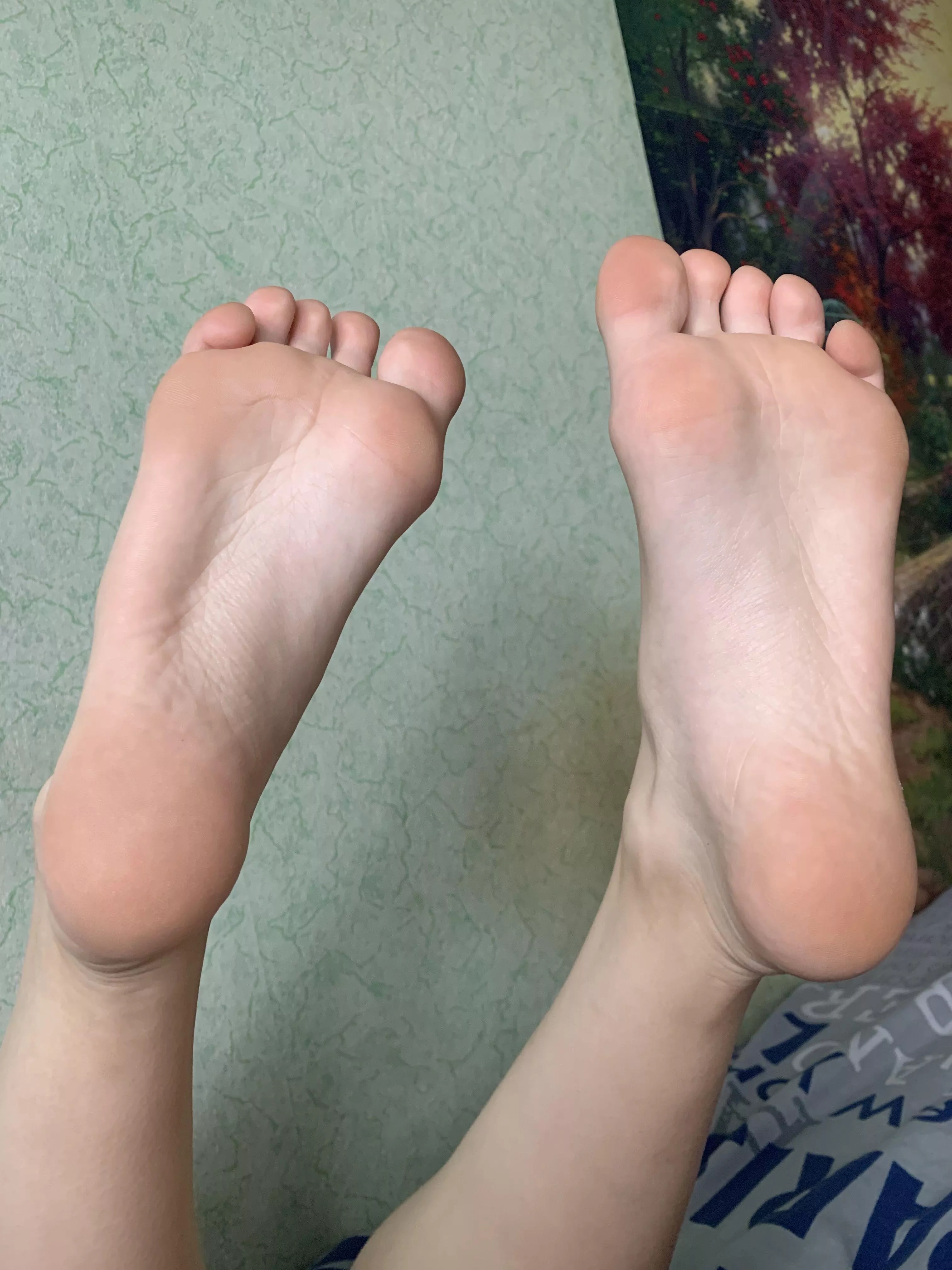 Spread those legs wide, won't you? posted by thinFlop831