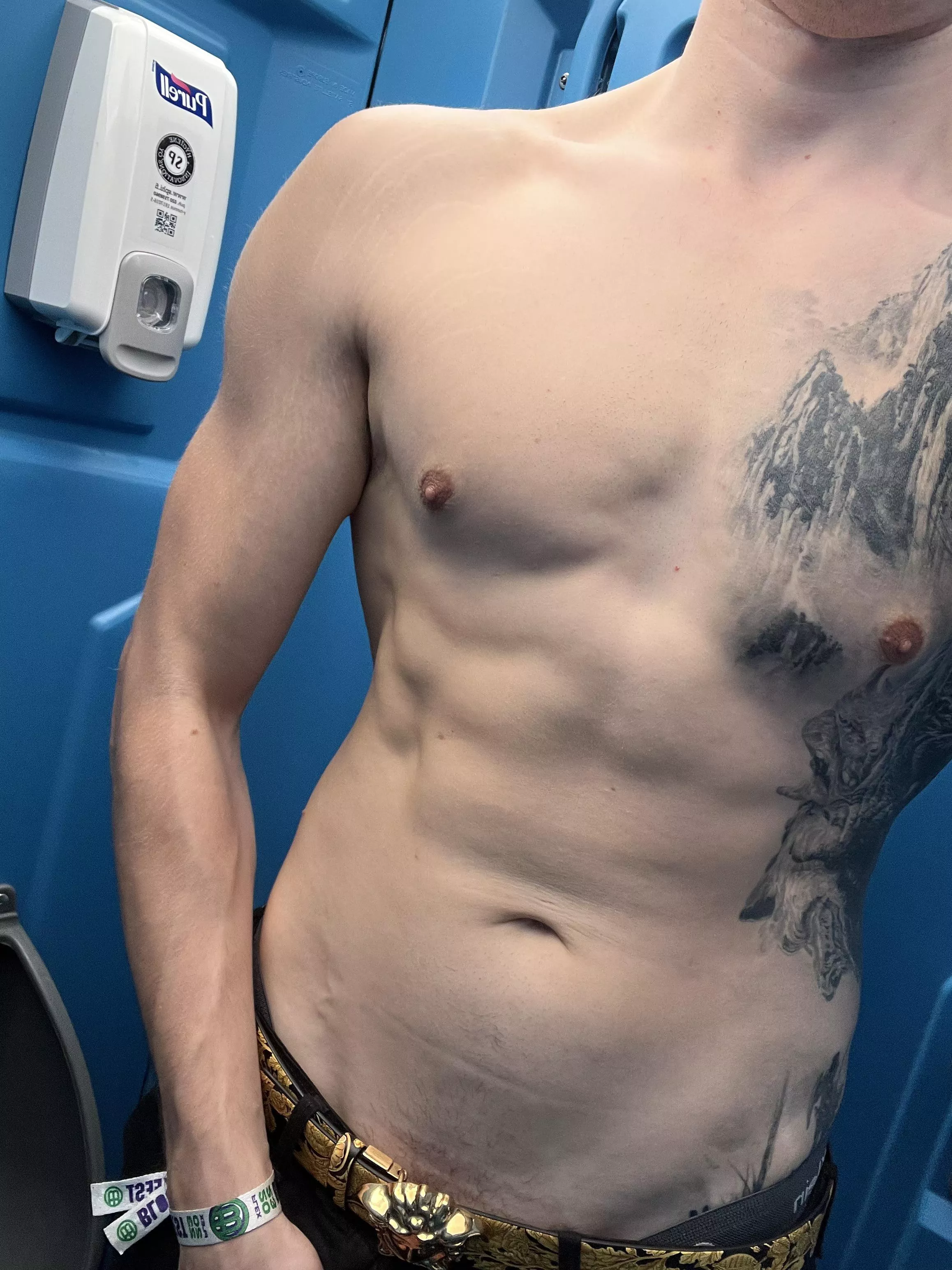 U like what u see :3? posted by Icy_Ad5932