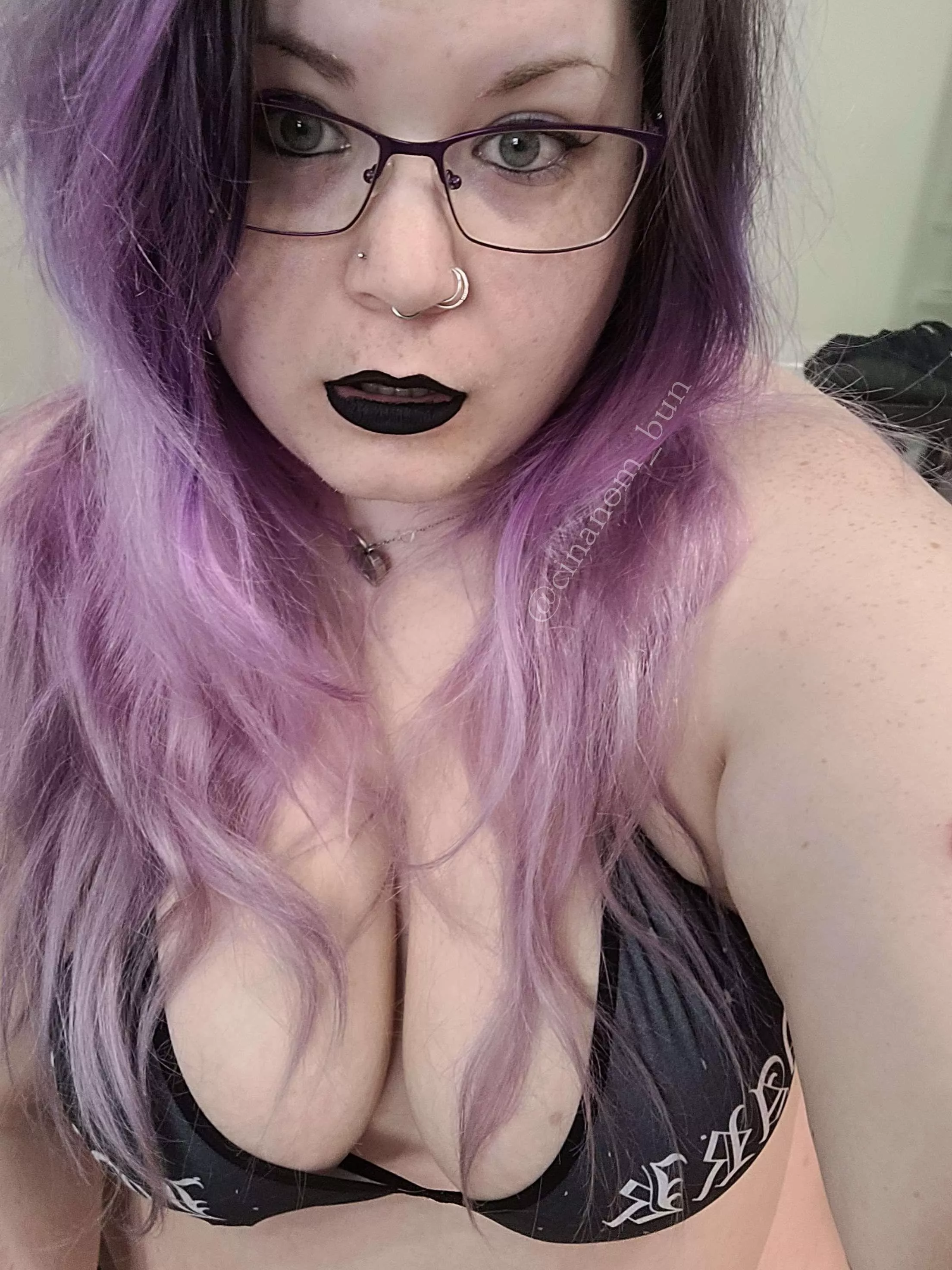 Want to watch my tits bounce? posted by cinanom_bunz