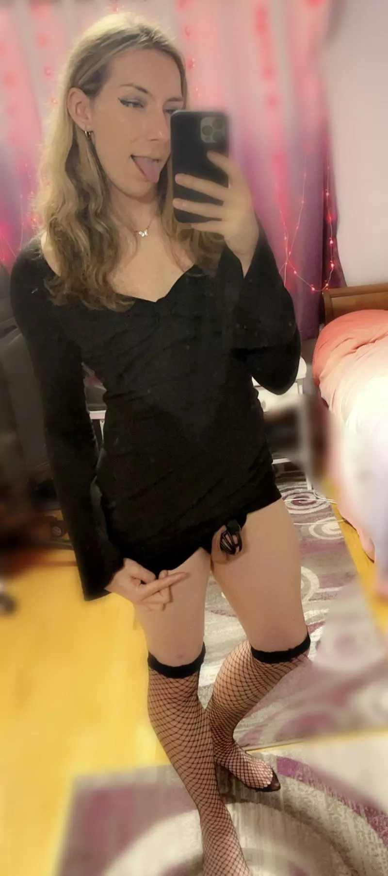 😜👉 who would want to party with this locked sissy? posted by SissyyJessica