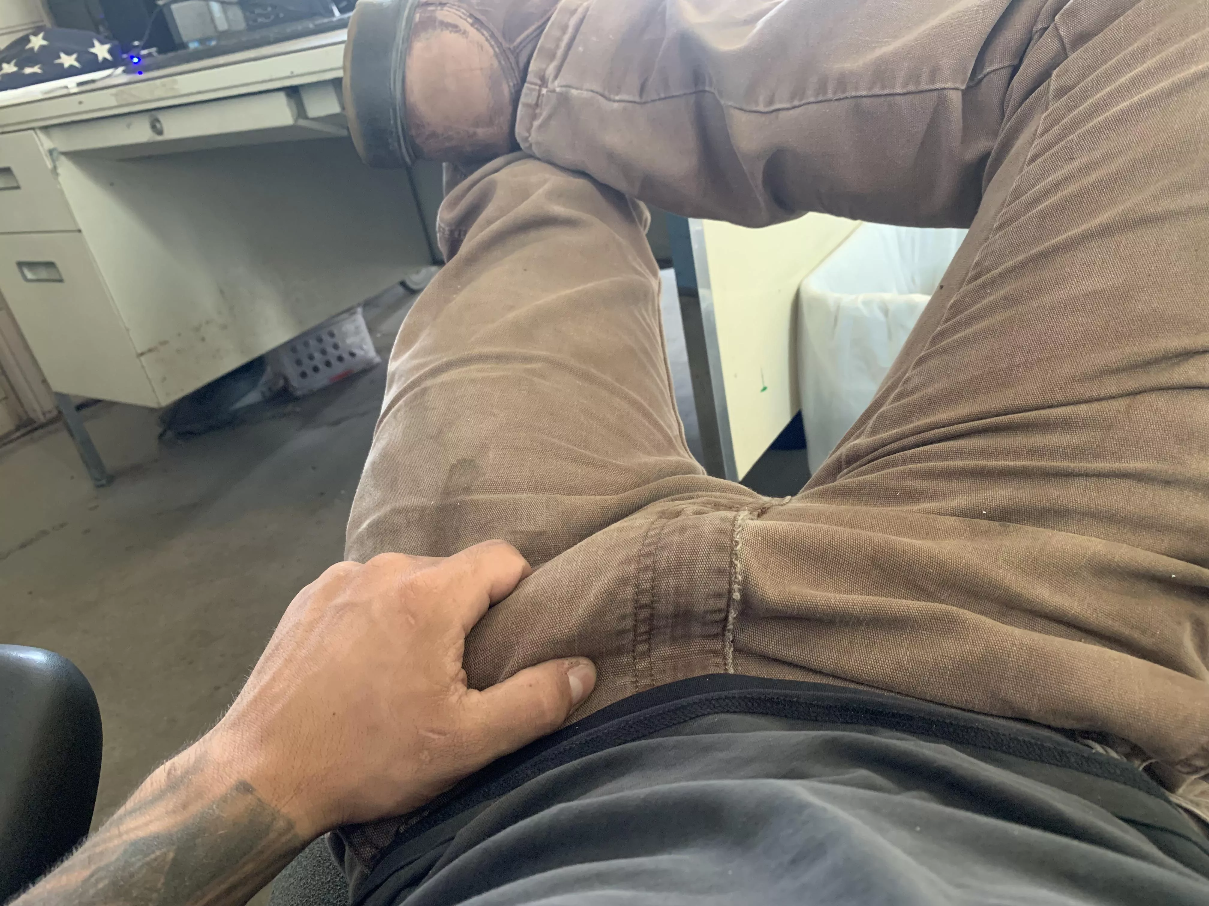 You get this pic while im working my 12 hour shift, wdyd 👀🤔 posted by ElectricV1997