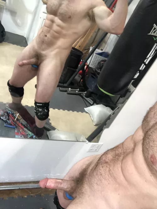 (28) US artist, a quick flex while no one is looking by t_jones562