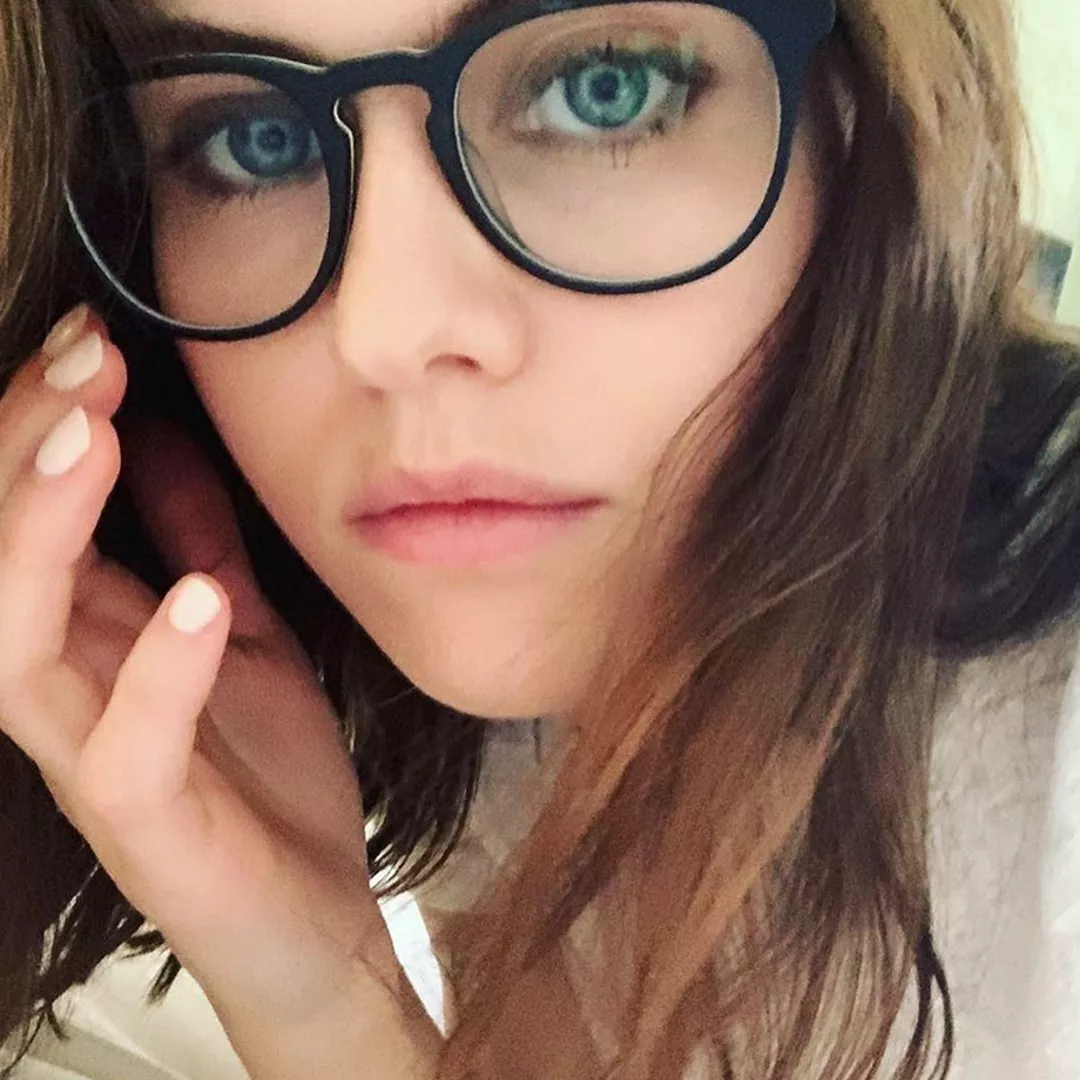 Alexandra Daddario posted by asleepRasp904