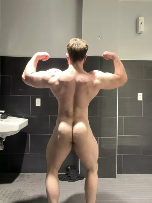 Catch me in the locker room 😈 by Musclestud101