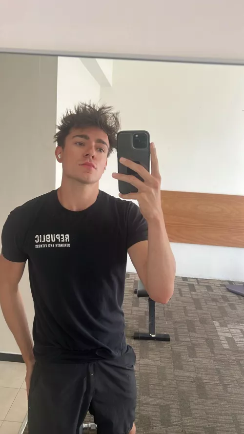 doing a quick workout 🙃🙂 by ThatSimYouKilled