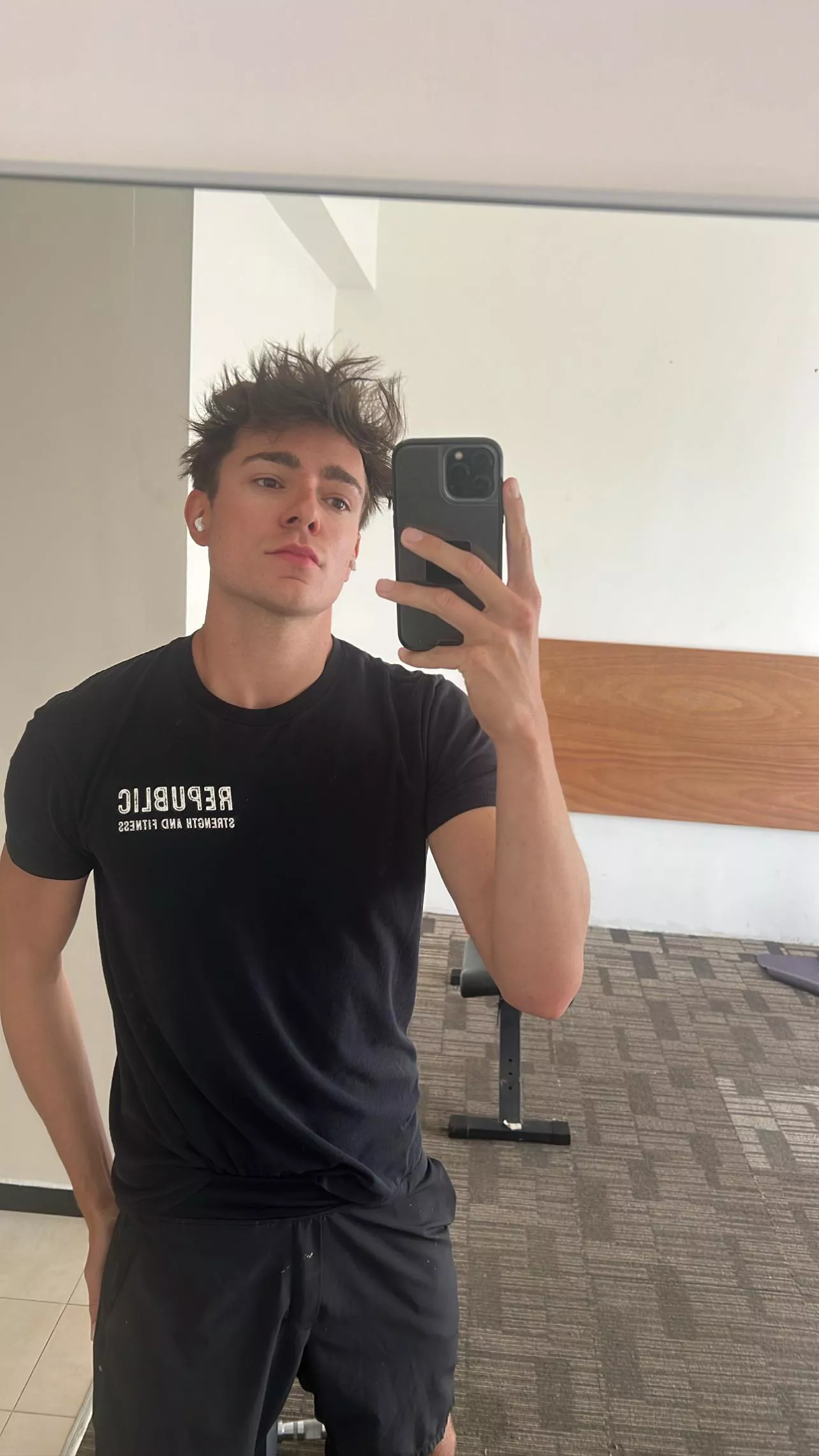 doing a quick workout 🙃🙂 posted by ThatSimYouKilled