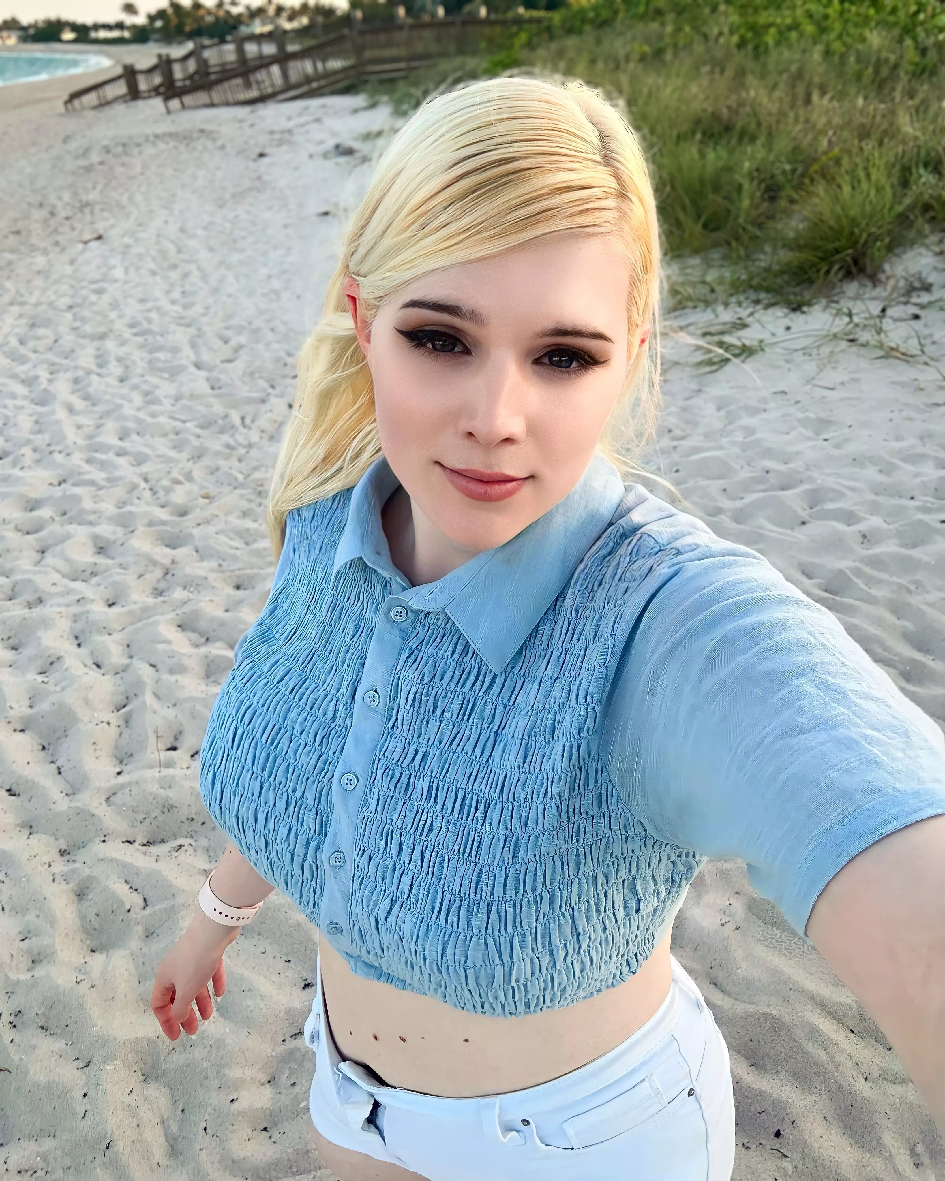 Femboy beach adventures 💖 posted by amandaraesfw