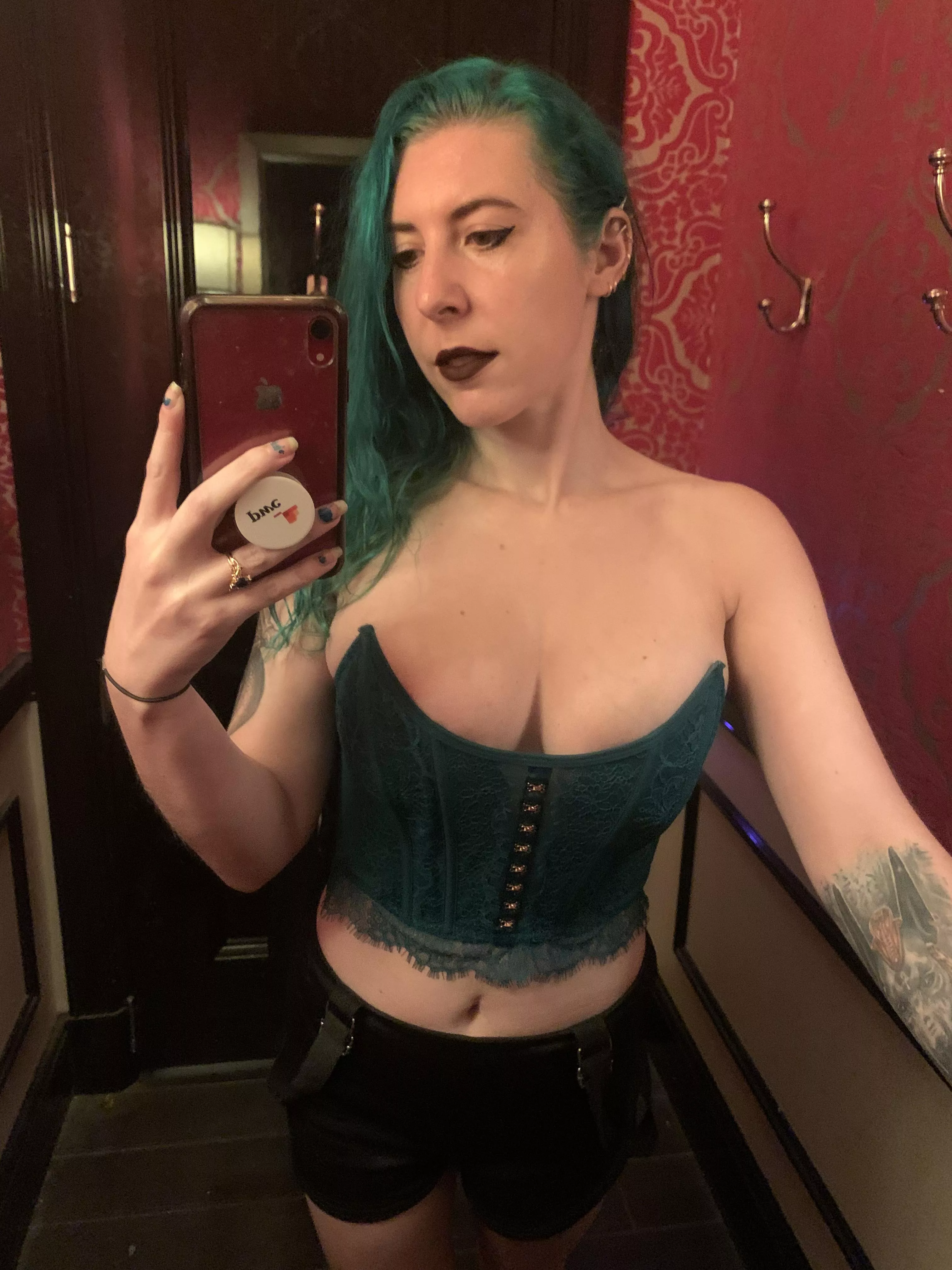 Green on green posted by sirenskiss3