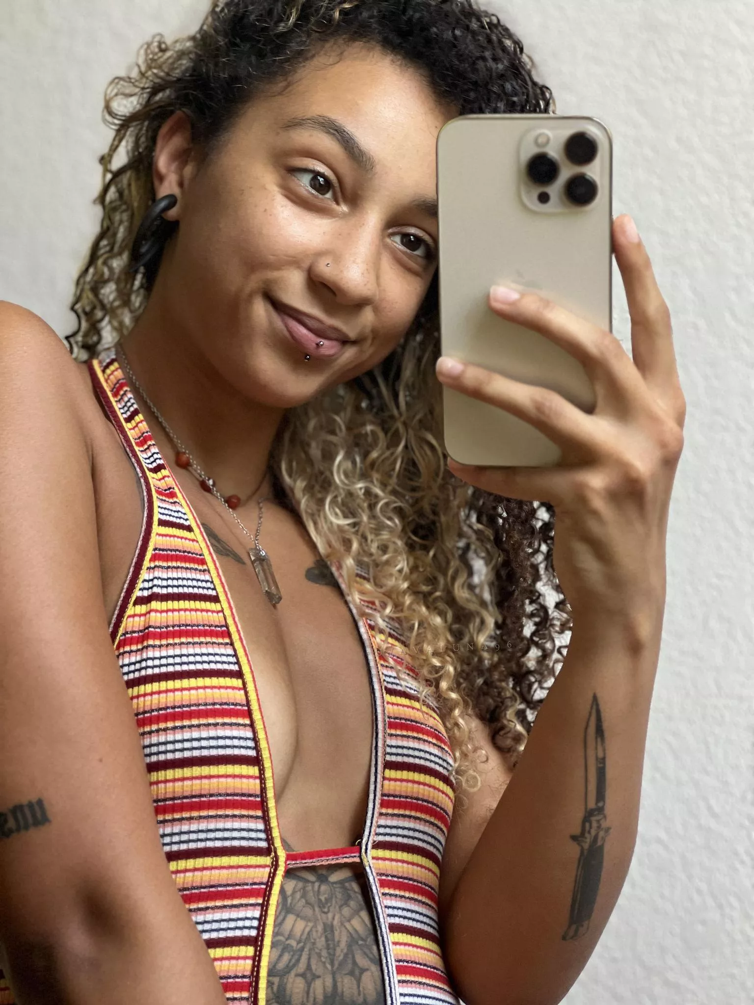 Hey there posted by avaluna96_