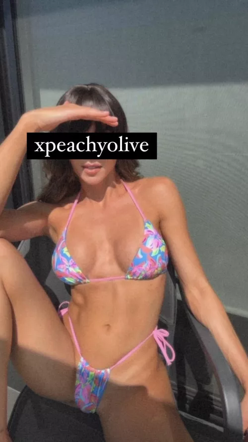 How many colors do you see? by peachyolivee