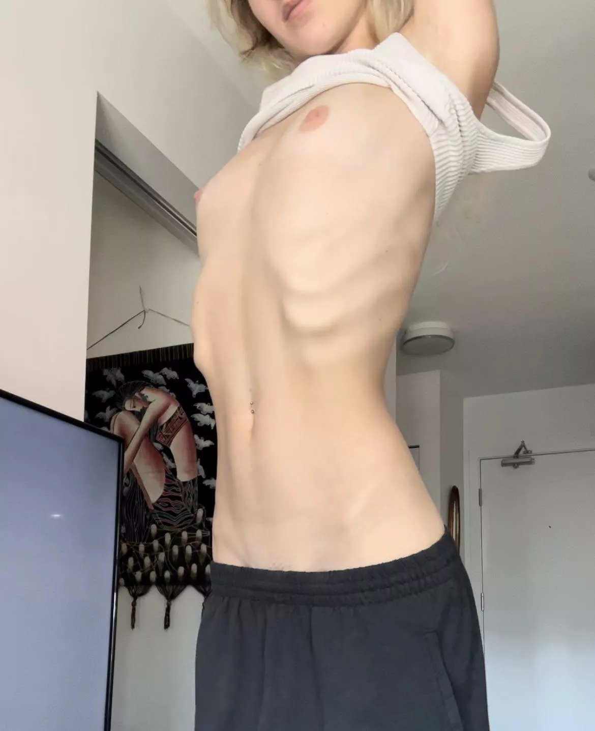 i should wear less baggy clothing 😅 posted by bb_faye