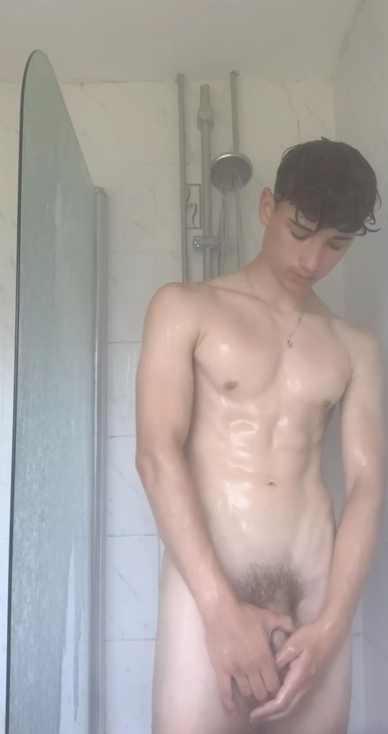 jerkin' it off in the shower 🍆💦 posted by leo-brooks