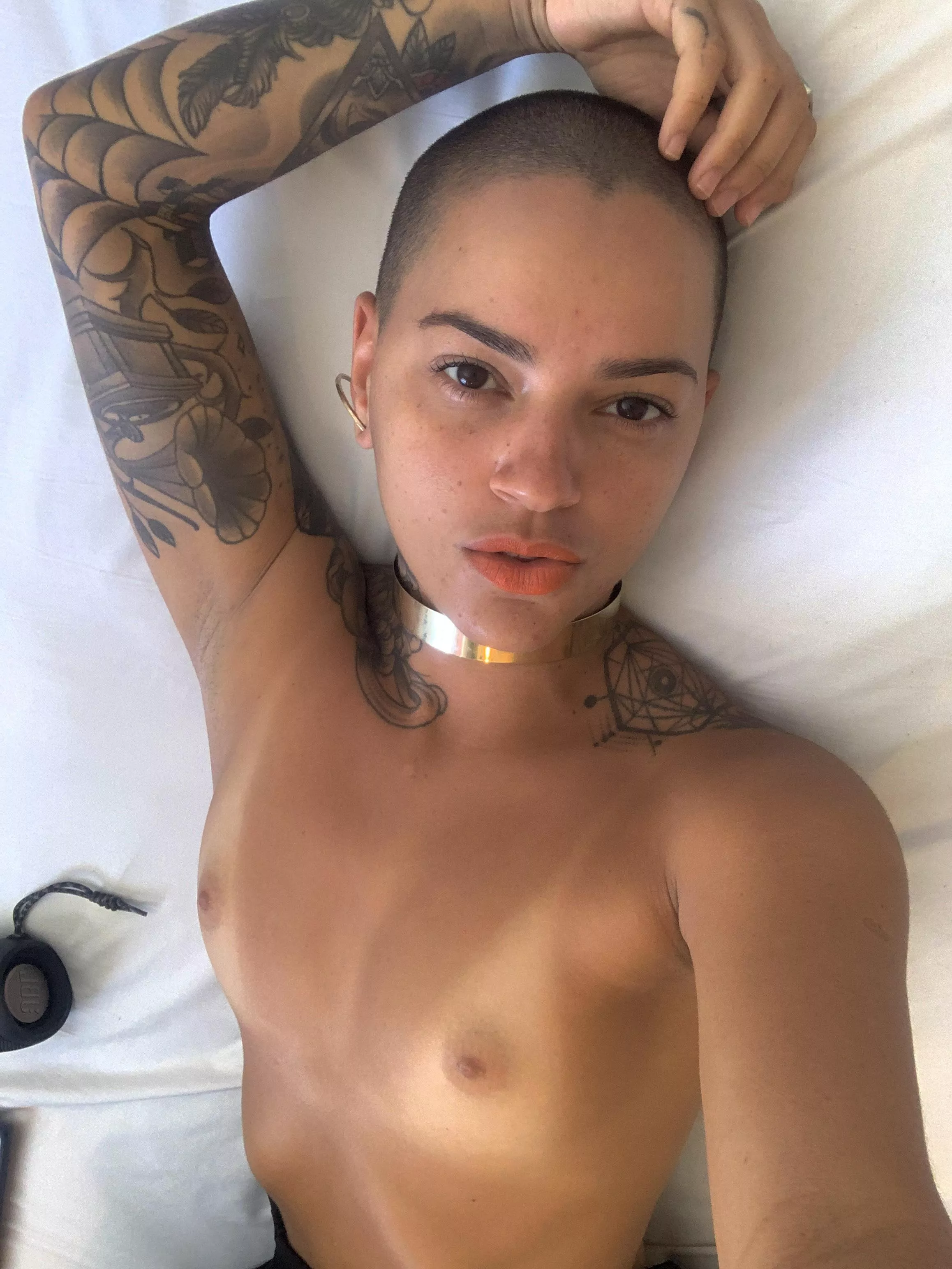 Just lie on the bed and lick posted by Salyxnoa