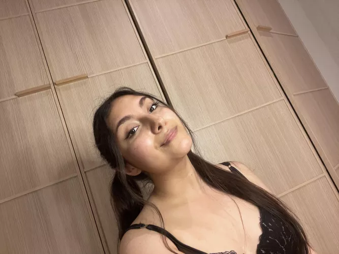 Just your Latina girl trying to look cute :) by lelogonibd