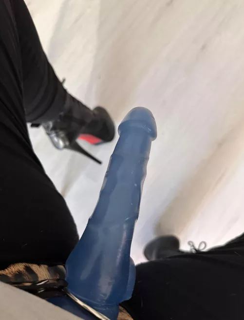 Kneel for me😘 by Amandalexy