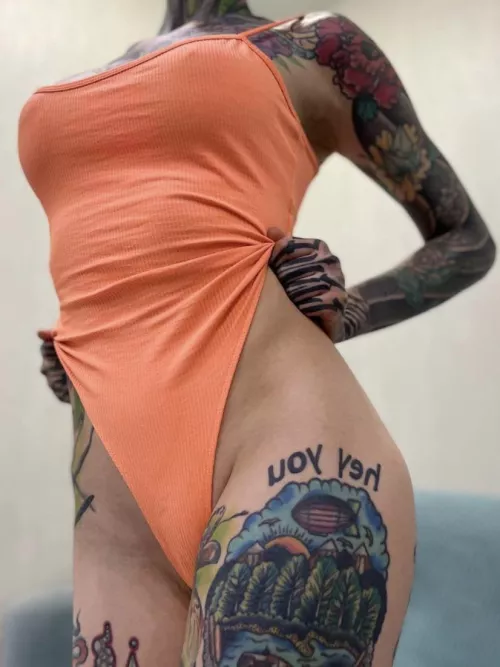 my favorite orange bodysuit by Nerwen_sg