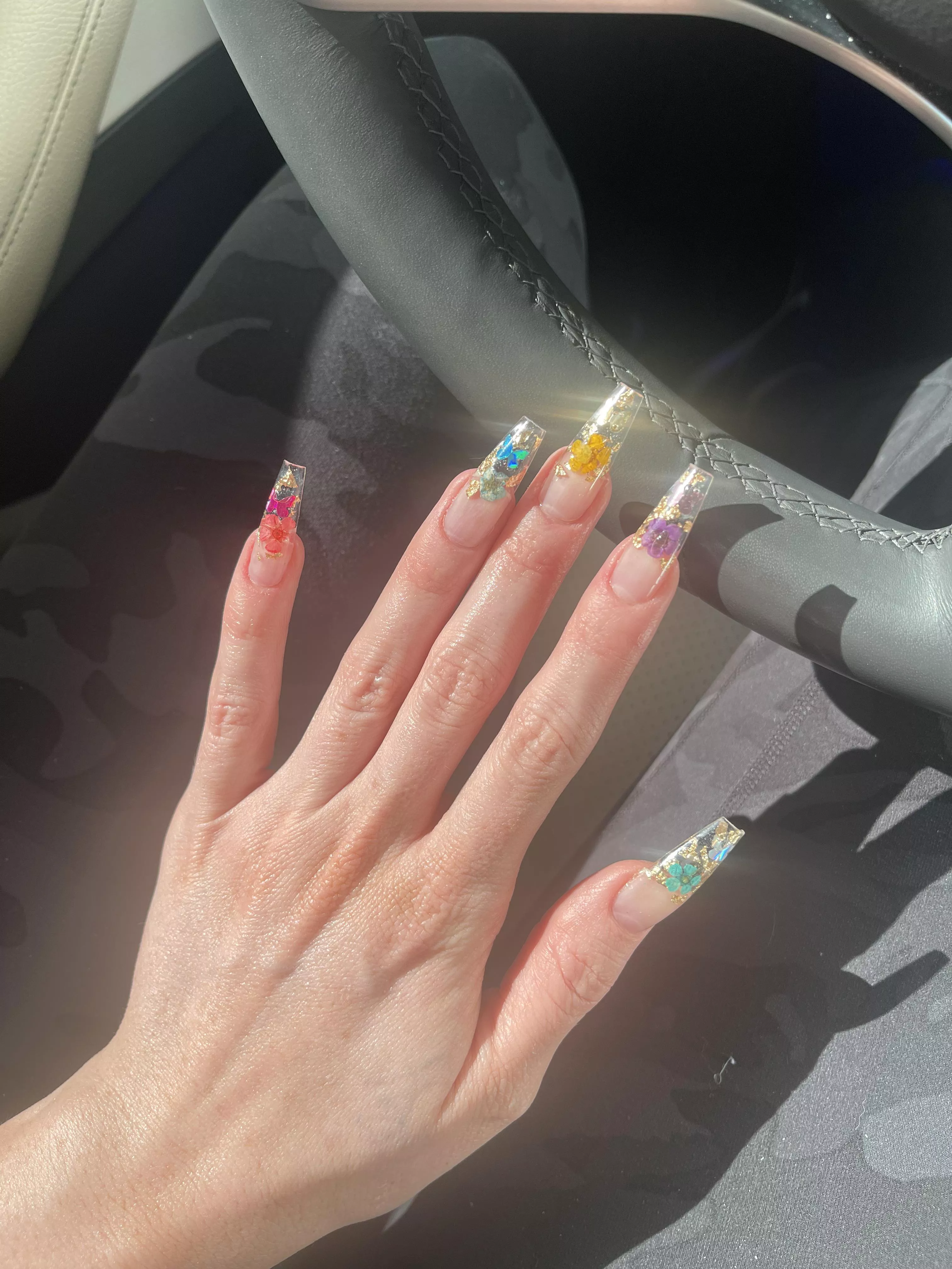 Real flowers in my nails 💅 posted by APyourBaby