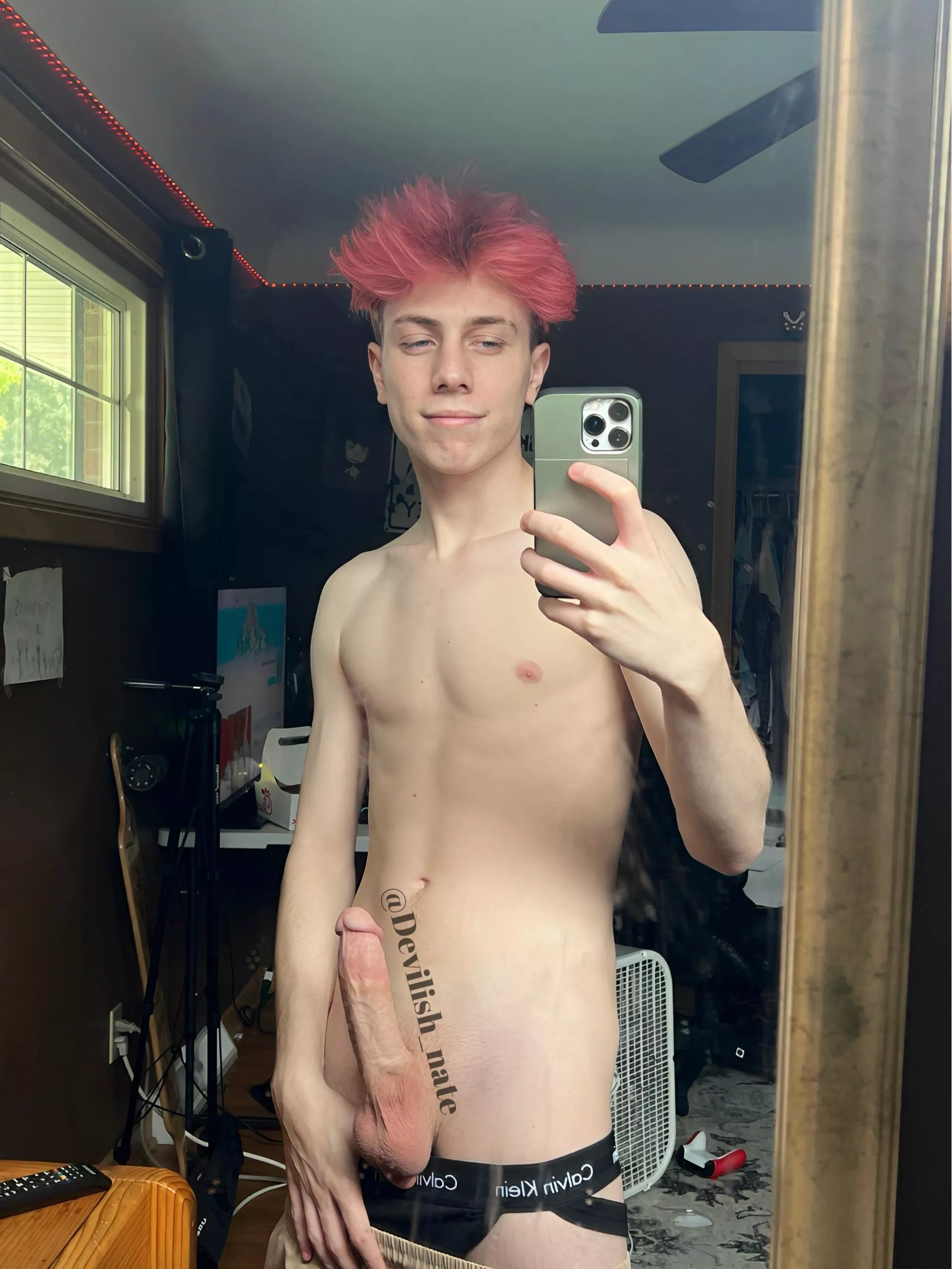 Slob on my knob (👀 my links) posted by devilish_nate