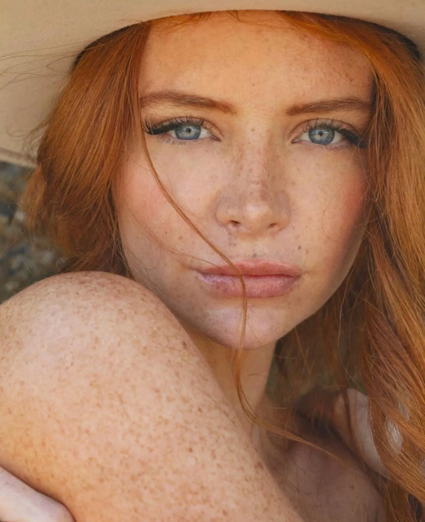 Stealing my souls with her gaze posted by HonestRunner