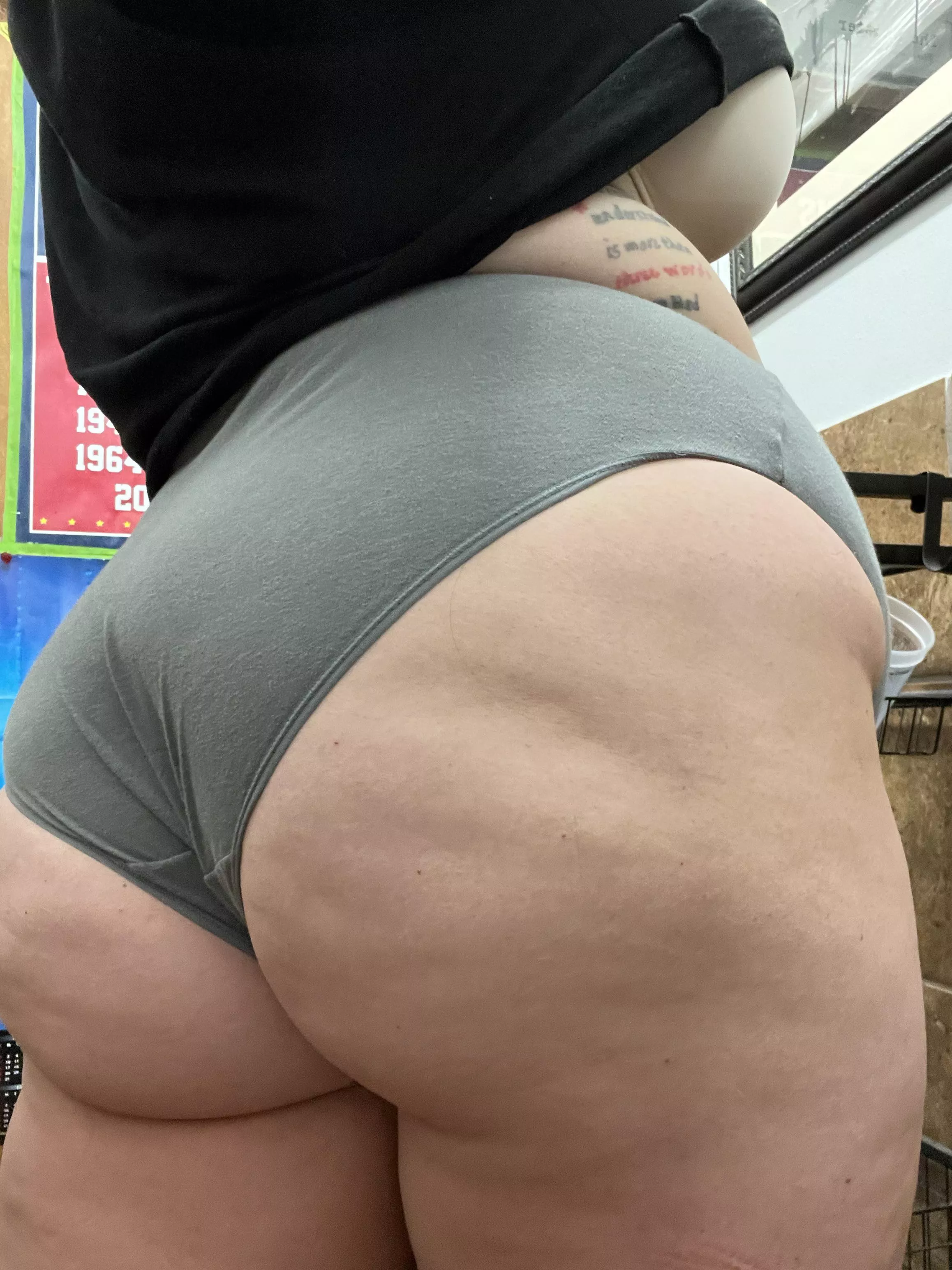 Want me to treat you like a pirate and give you this booty …. posted by Sendsnackssss