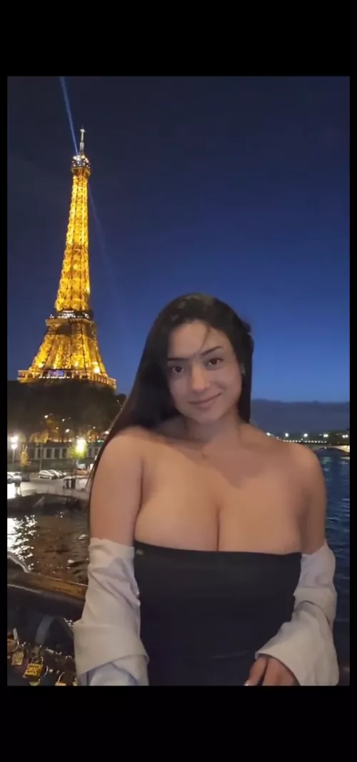 Who's she? by ScionOfLight__