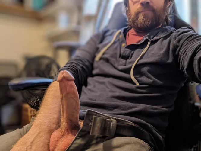 [37] 30 minutes of work left. 30 minutes for you to tease and edge me under my desk. 30 minutes until I drag you to the bedroom and use you relentlessly. by MrPNWest