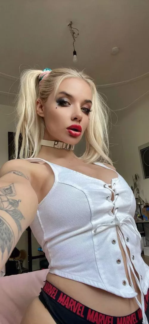 A blonde tatted girl who needs new friends here by WoodsyLingual