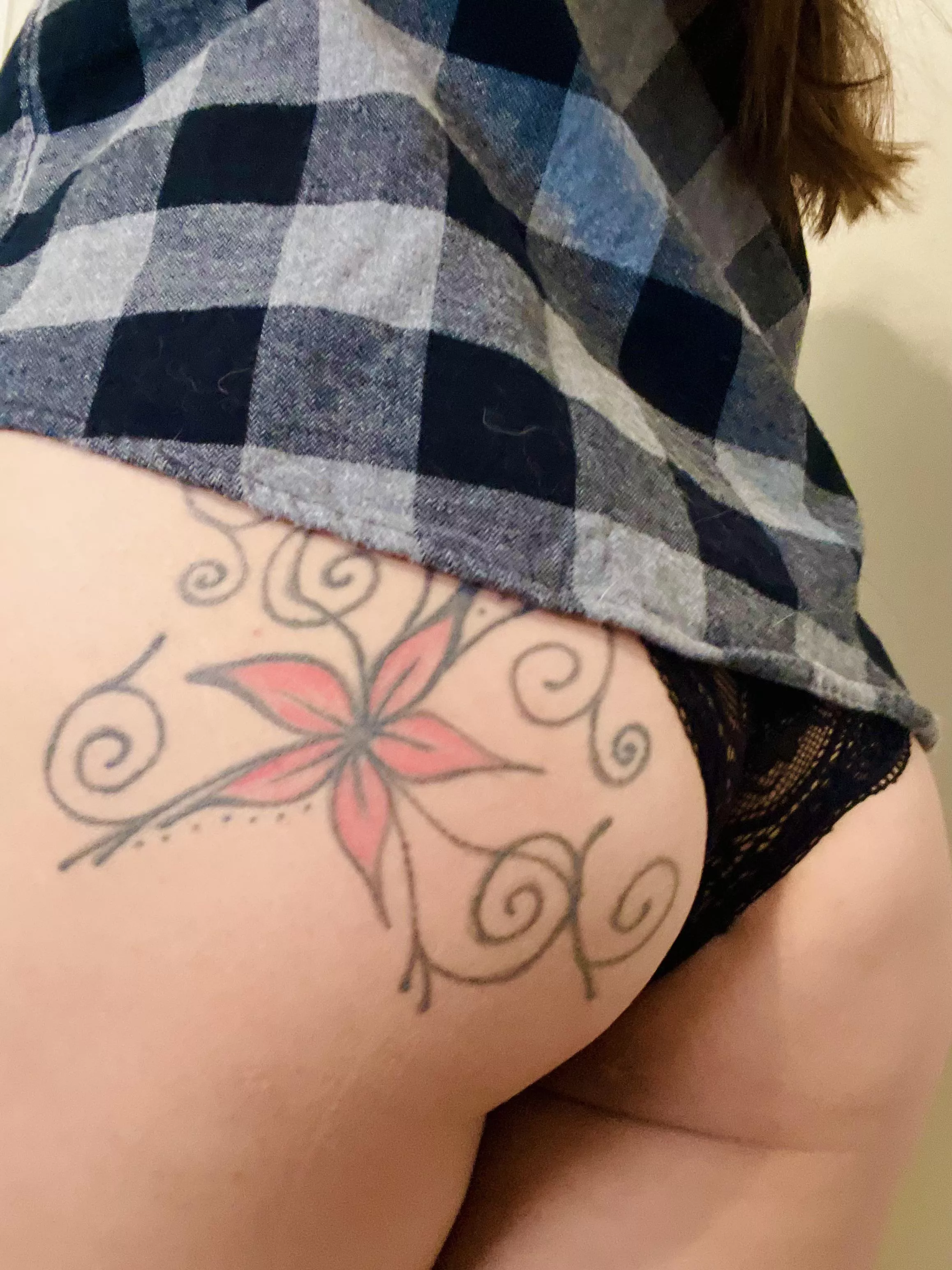 Black lace posted by Lollipoptoes22