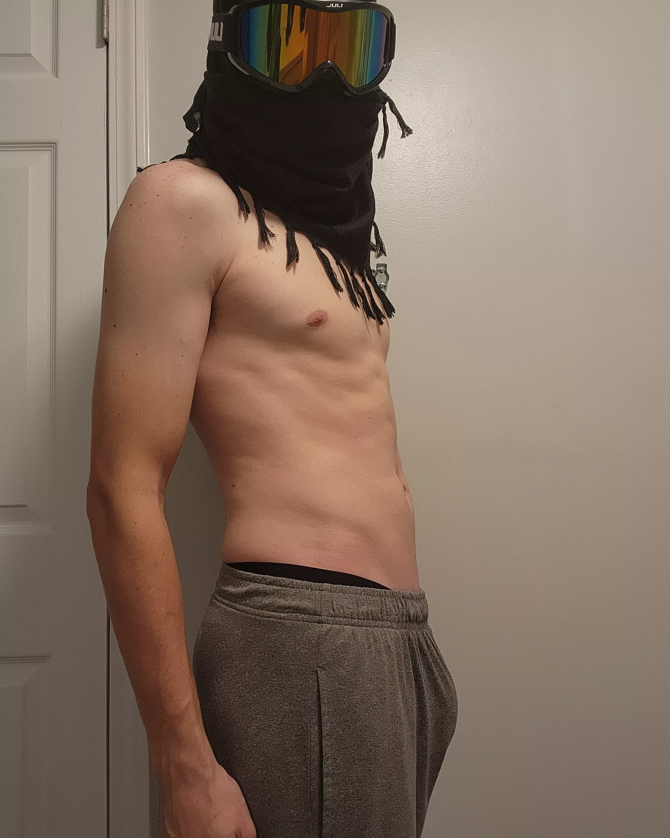 Bulging grey sweats, what more is there to say? 🤷 posted by xDMauiWauiDx