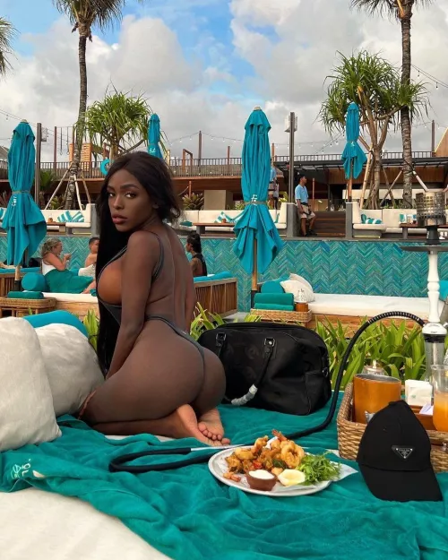 can you handle this big tits with a big ass? by Ebonygirlfrienddd