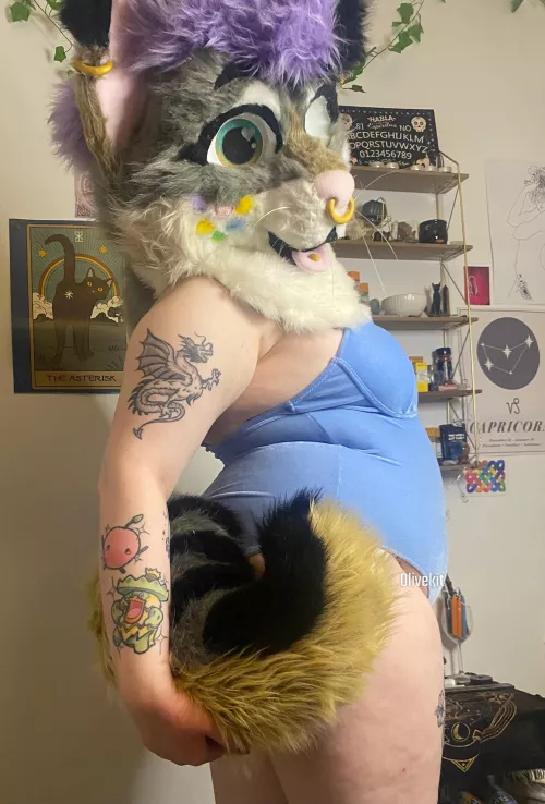 Come tug my tail and play with me by olivekit