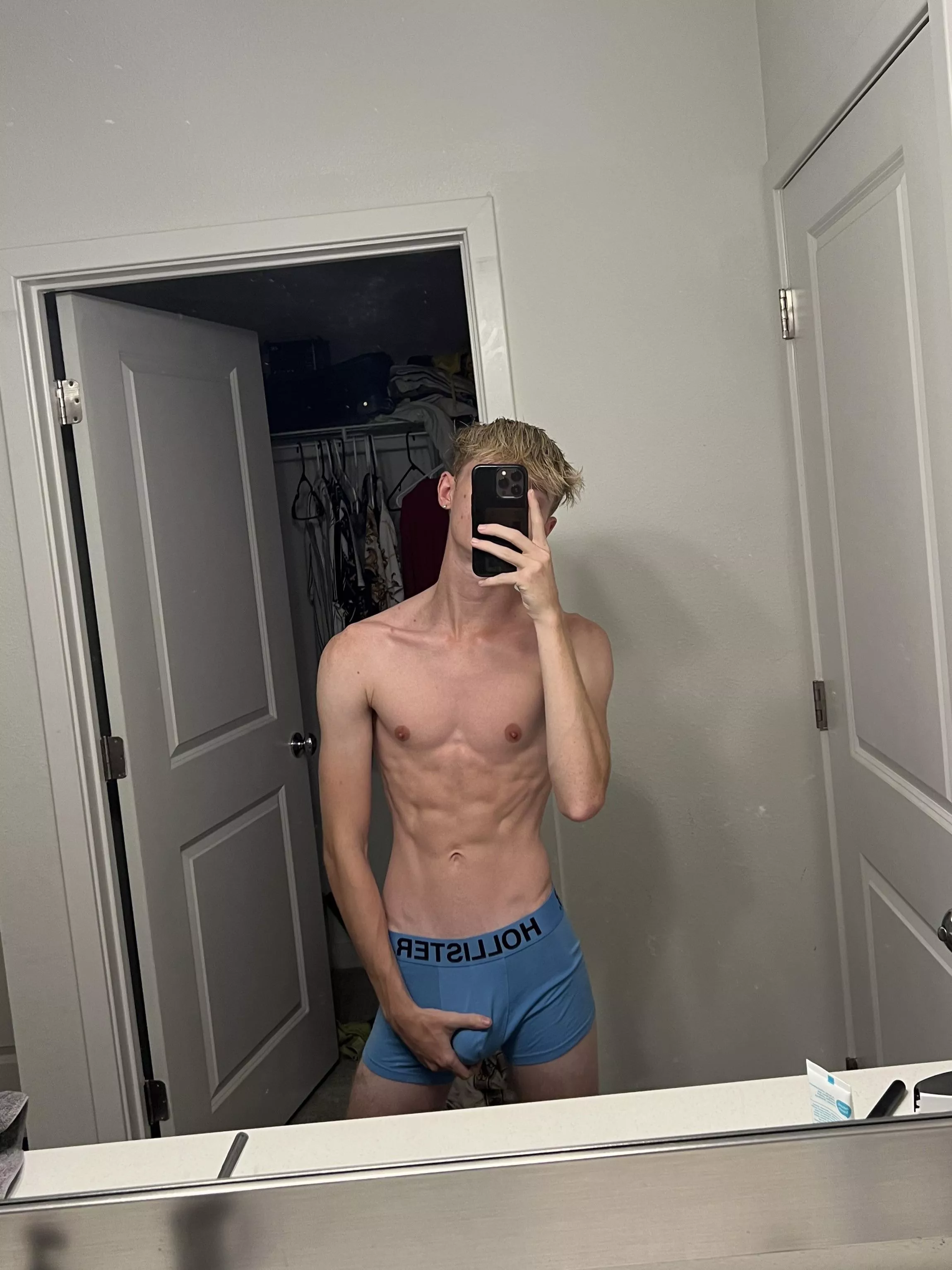 Do you like smooth boys? posted by Expensive_Artist_402