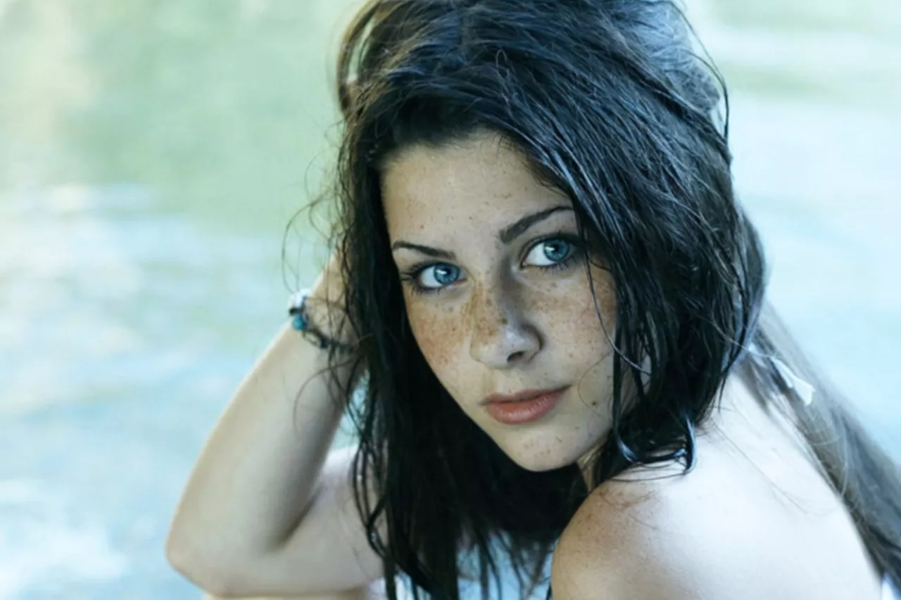 eyes like these posted by UnthawedFlash94