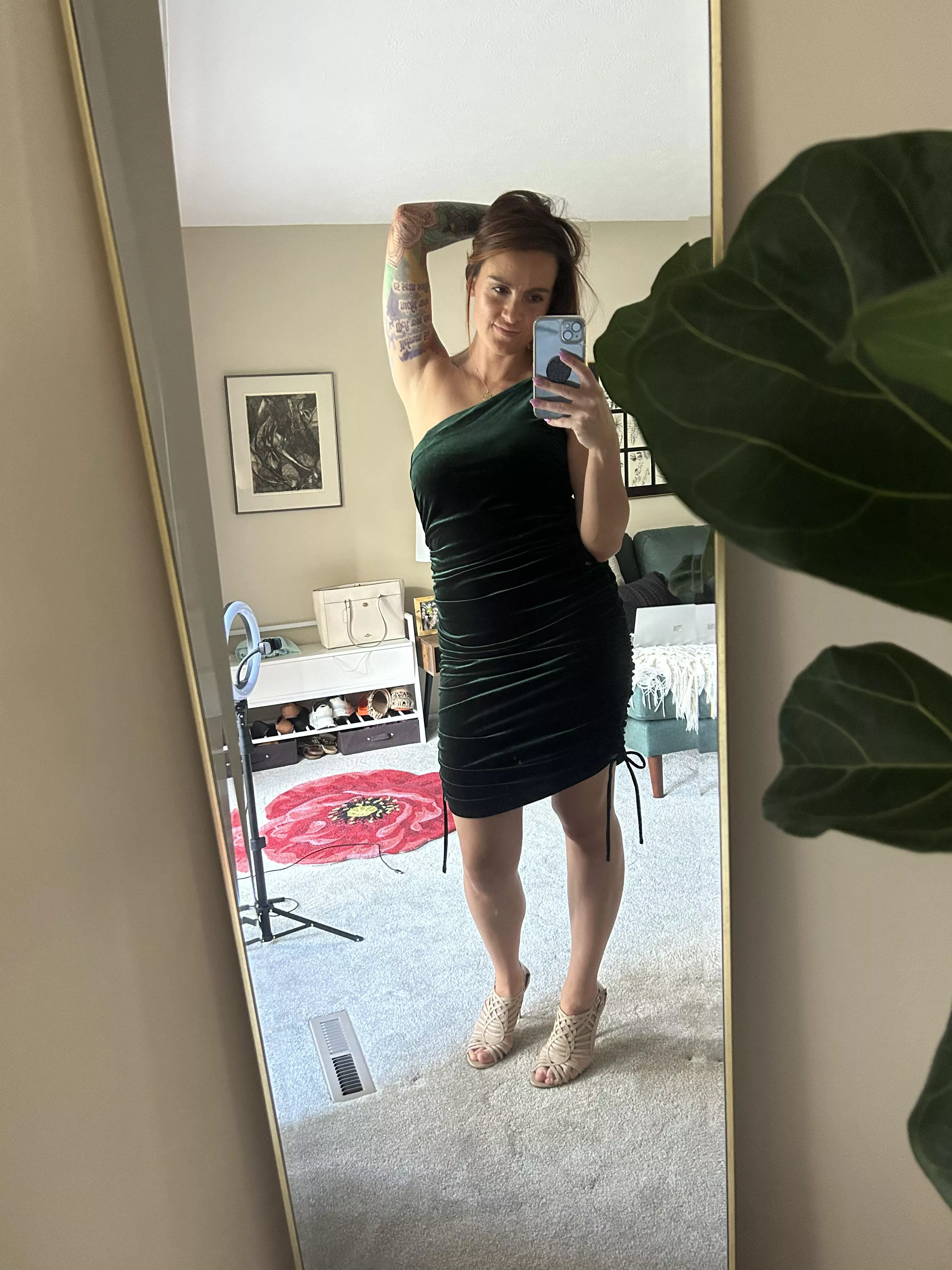 Feeling sexy in today. [F] posted by Tay-Rae773