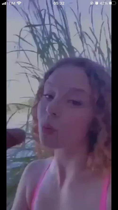 Girl sucking dick in front of her friends by haramlobo