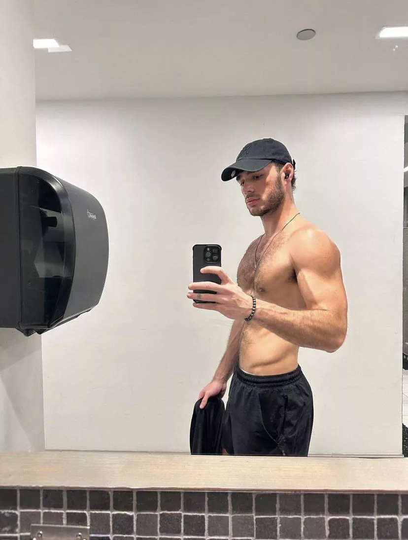 Gym lighting is always the one posted by neeks_xx