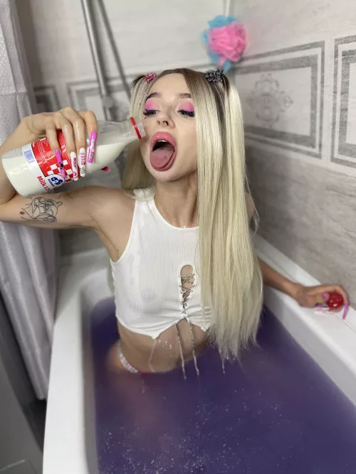 Is it bad that I'm the hottest slut at my universiy? by OverlySexualPenguin