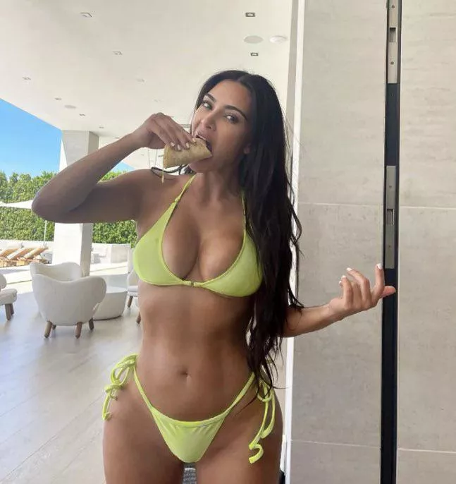 Kim🥵 posted by redimgbot