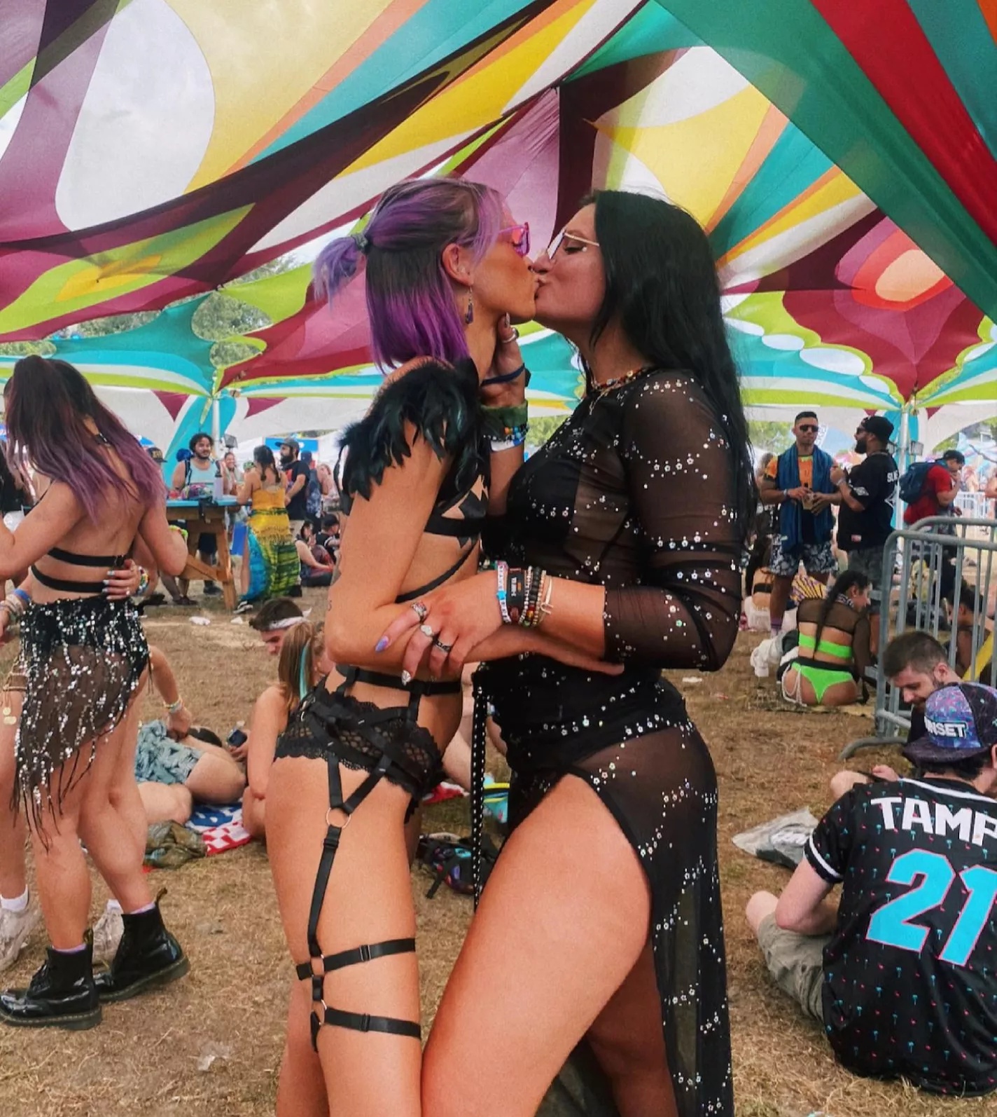 Kissing posted by coldhotpocket83