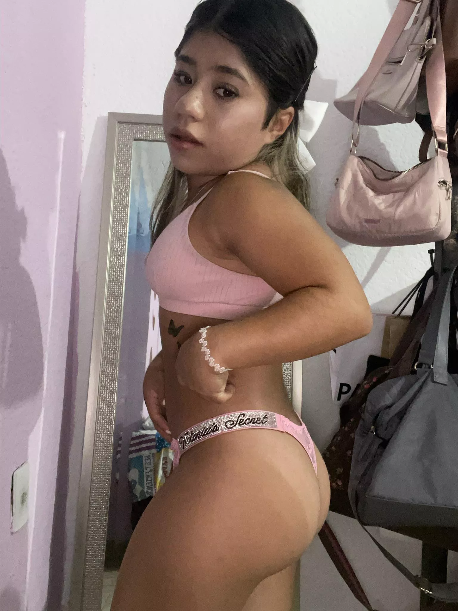 Pleasure in a extra petite package 😛 4 feet tall F26 posted by Kiwipeelz