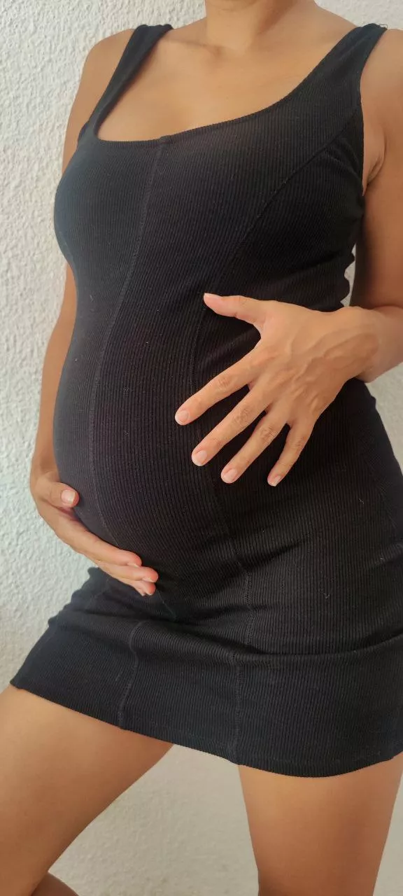 Pregnant belly and libido are just too high compared to me 🥵 posted by RealBellaBump