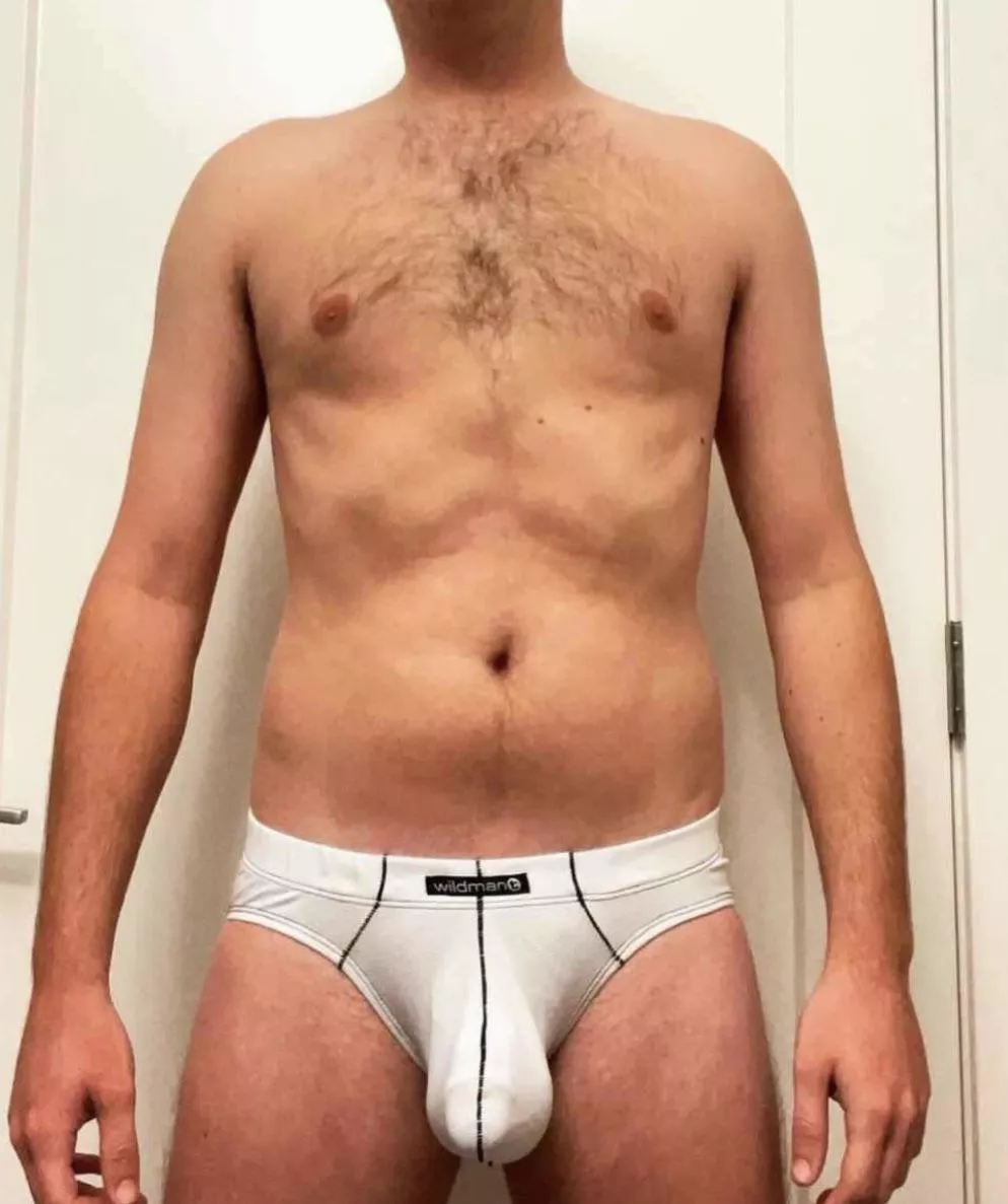 Relaxing and bulging posted by Chill_Waters