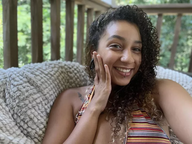 Thankful for sunny days by avaluna96_