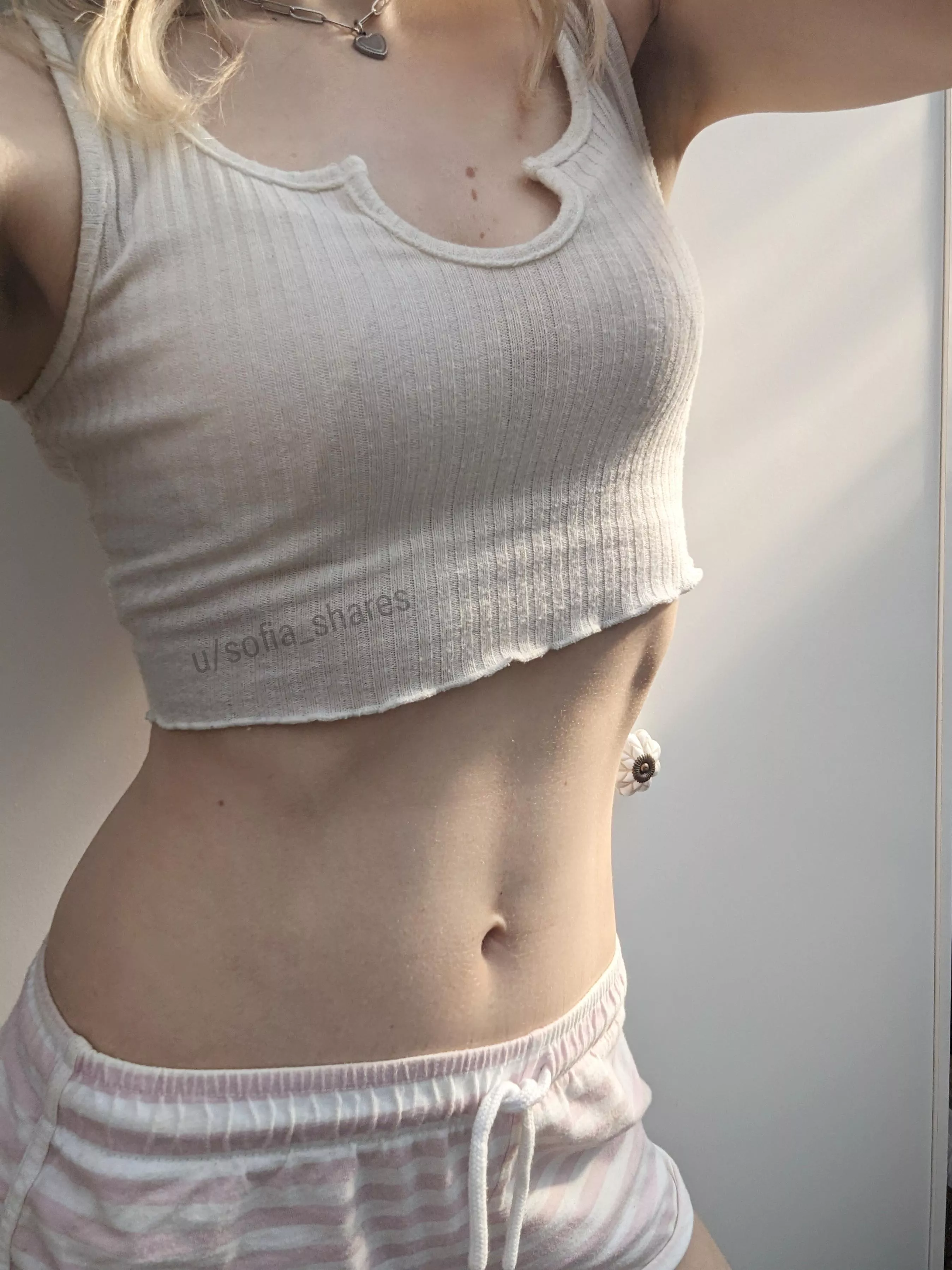 Thought the evening light made this one look cute! 💋 [F] posted by sofia_shares