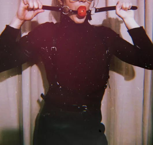 Won't you see that a lady has to get gagged on her own? Would you mind lending a hand? by WynonaTheWilde