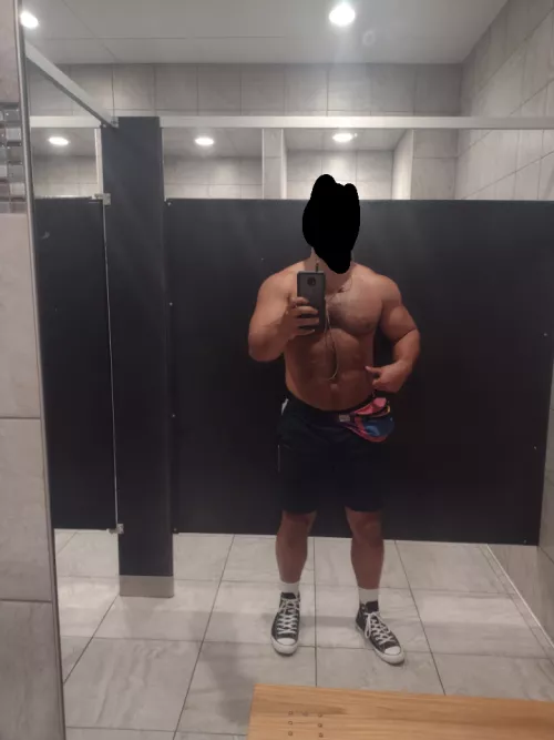 34M in NYC today if you'd like *lunch* by pornkhal