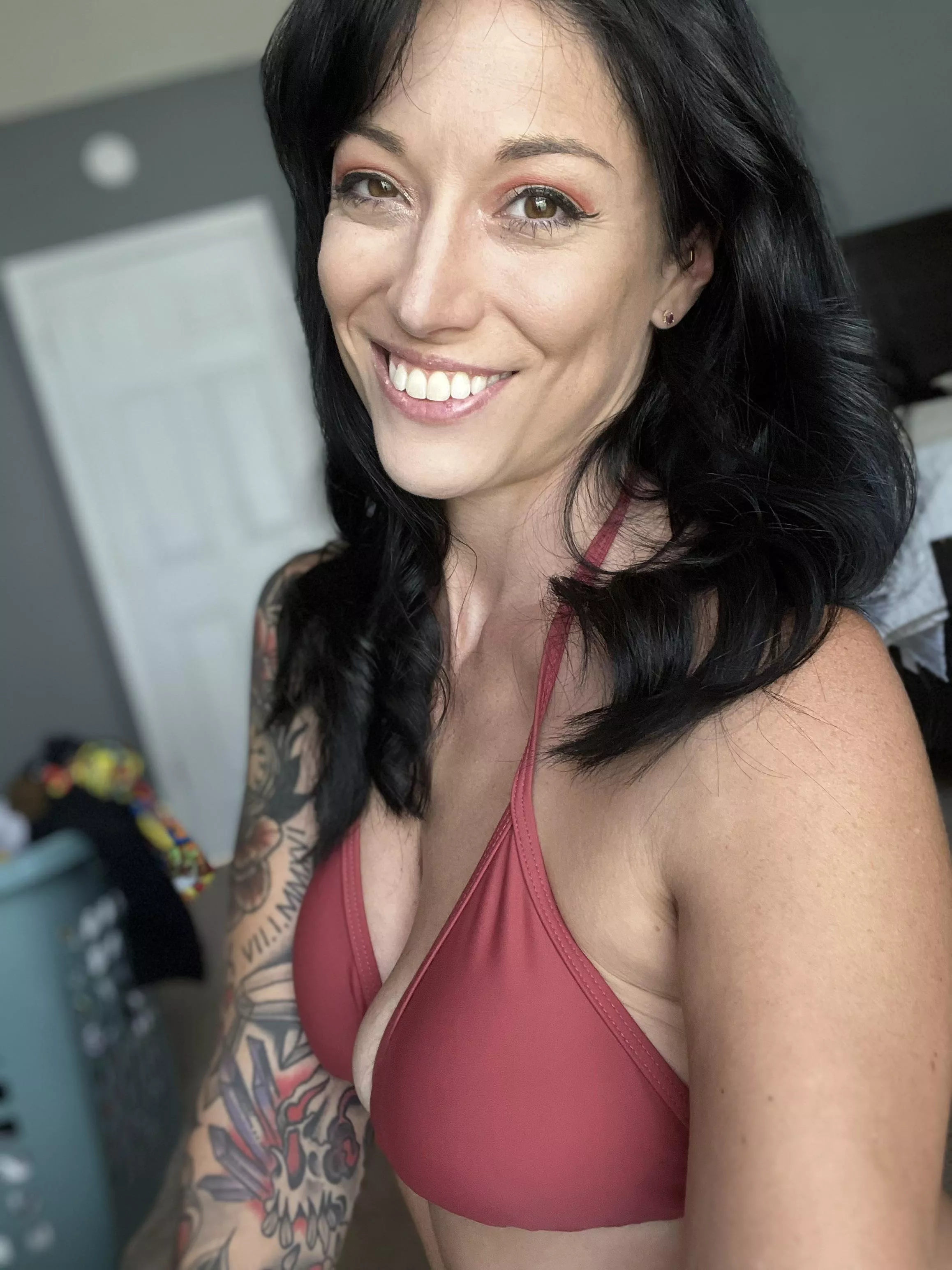 A nice bright smile is the perfect start to the day posted by Athomewithember