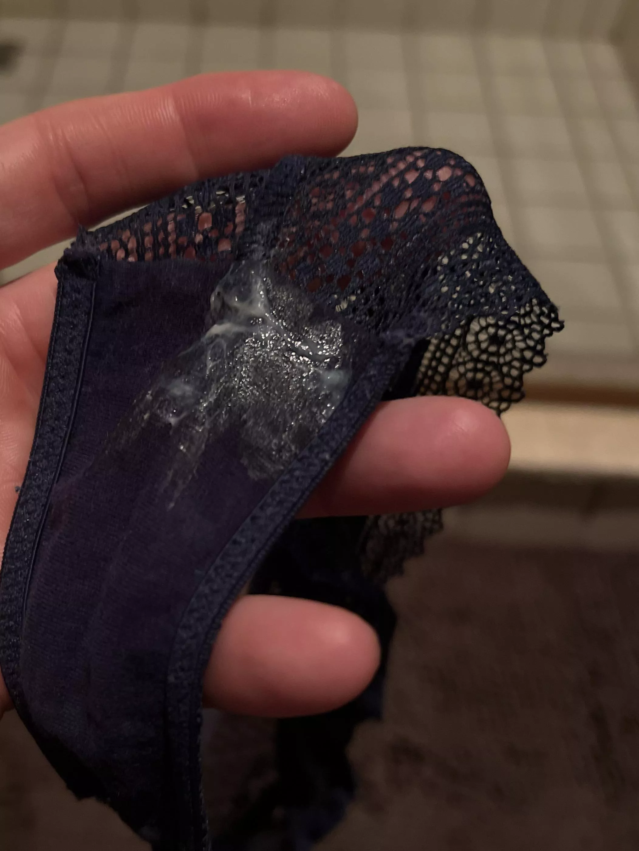 A sticky mess posted by StickyKnix